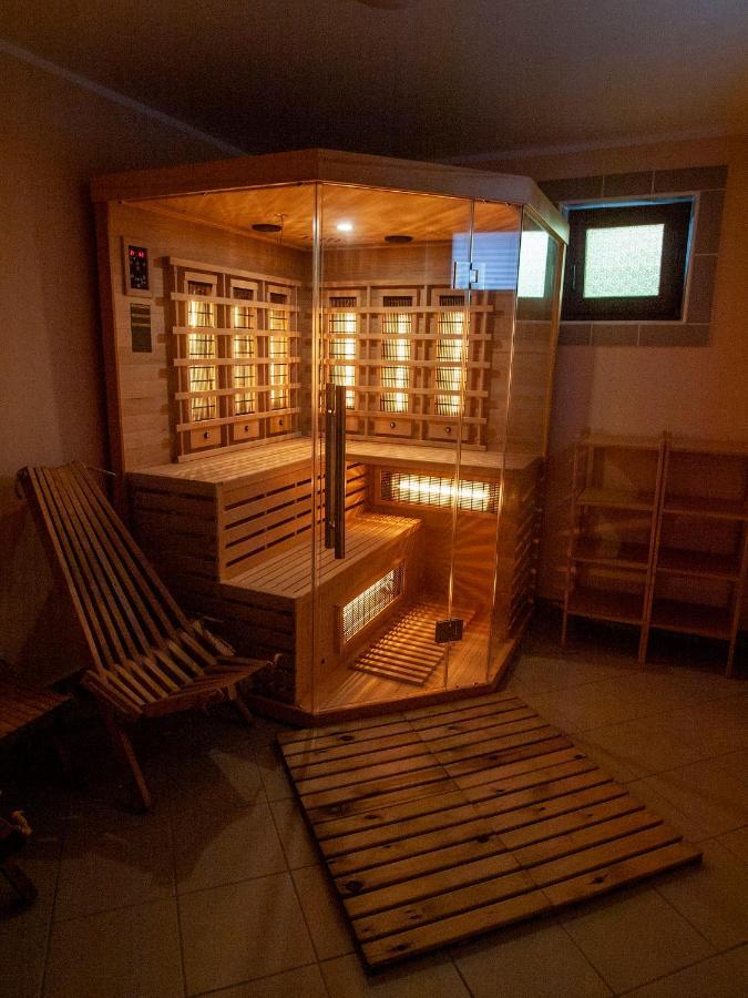 Holiday House Zarja - With Sauna And Hot Tub Bizeljsko エクステリア 写真